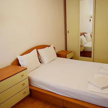 Flora Appartement *