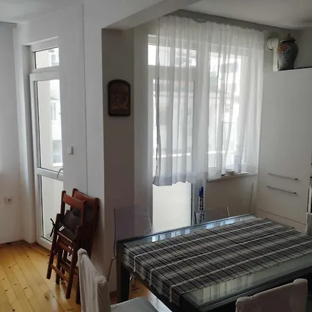 Flora Apartman