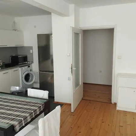 Flora Apartman Burgasz