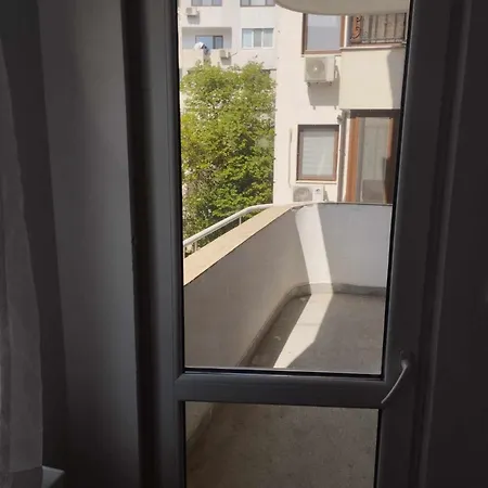 Flora Apartman