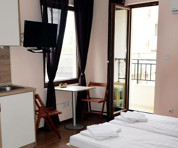 Flora Apartman *