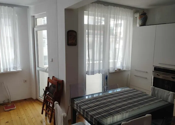 Flora Apartman