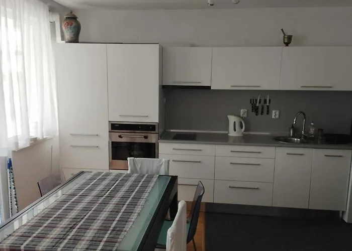Flora Apartman *