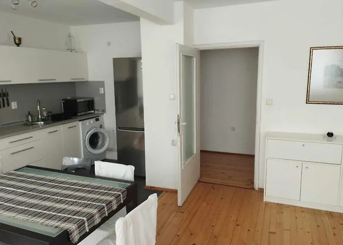 Flora Apartman Burgasz